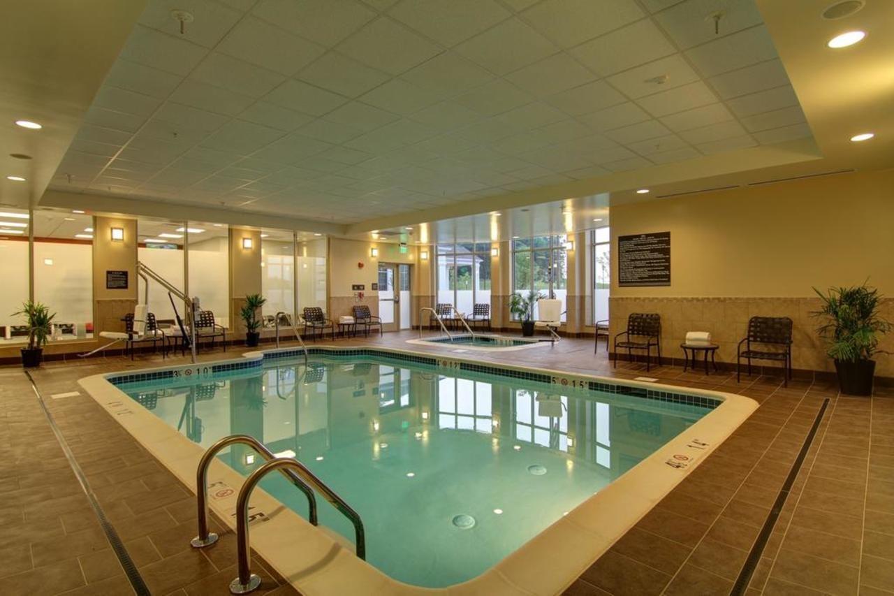 Hilton Garden Inn Вудбридж Экстерьер фото