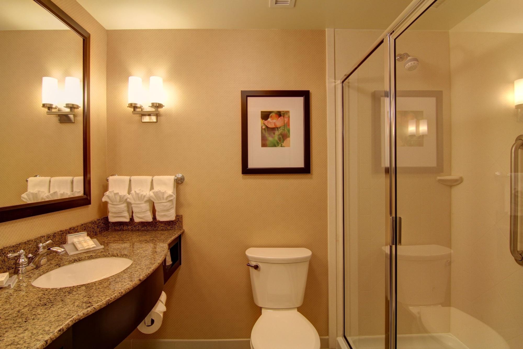 Hilton Garden Inn Вудбридж Экстерьер фото