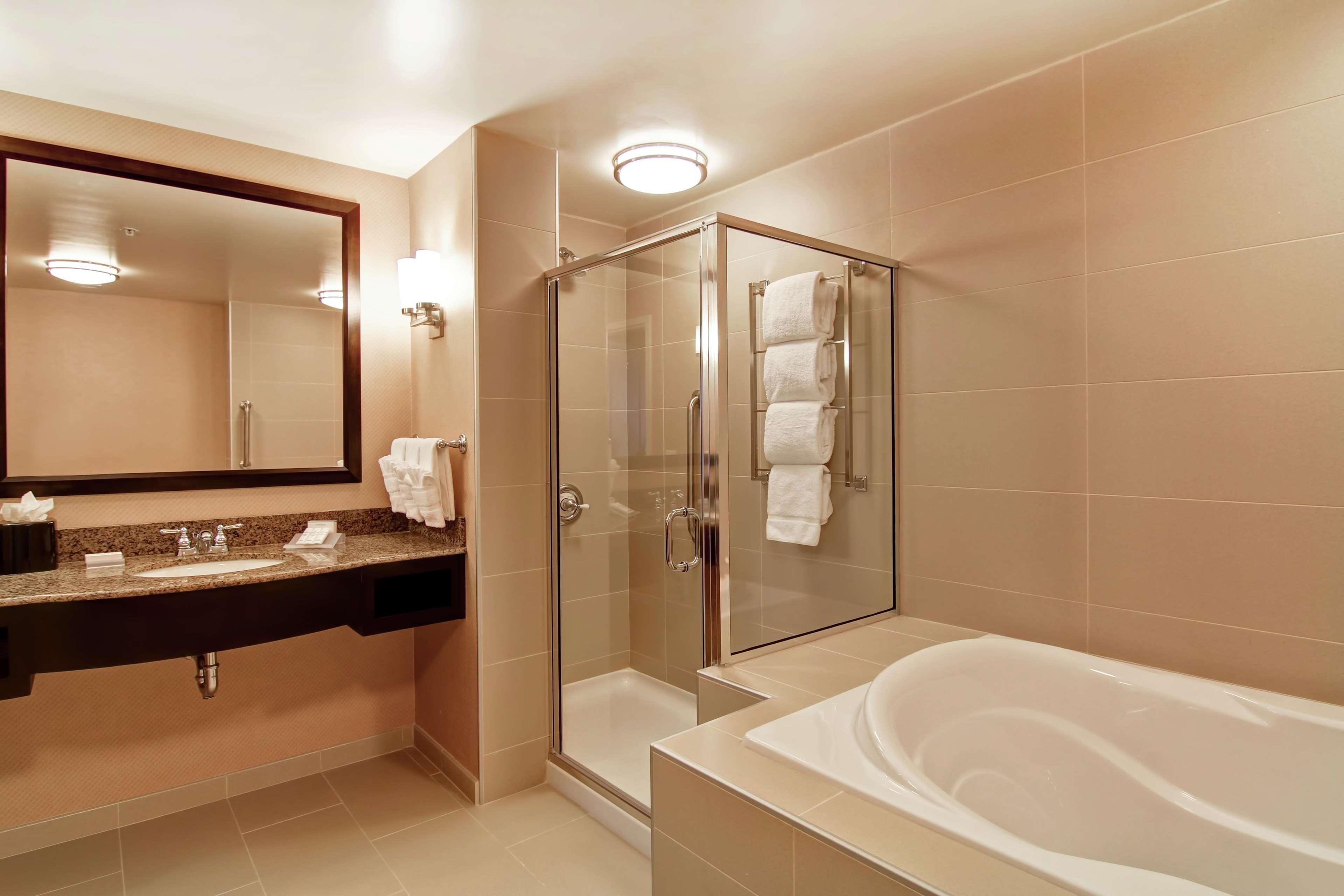 Hilton Garden Inn Вудбридж Экстерьер фото