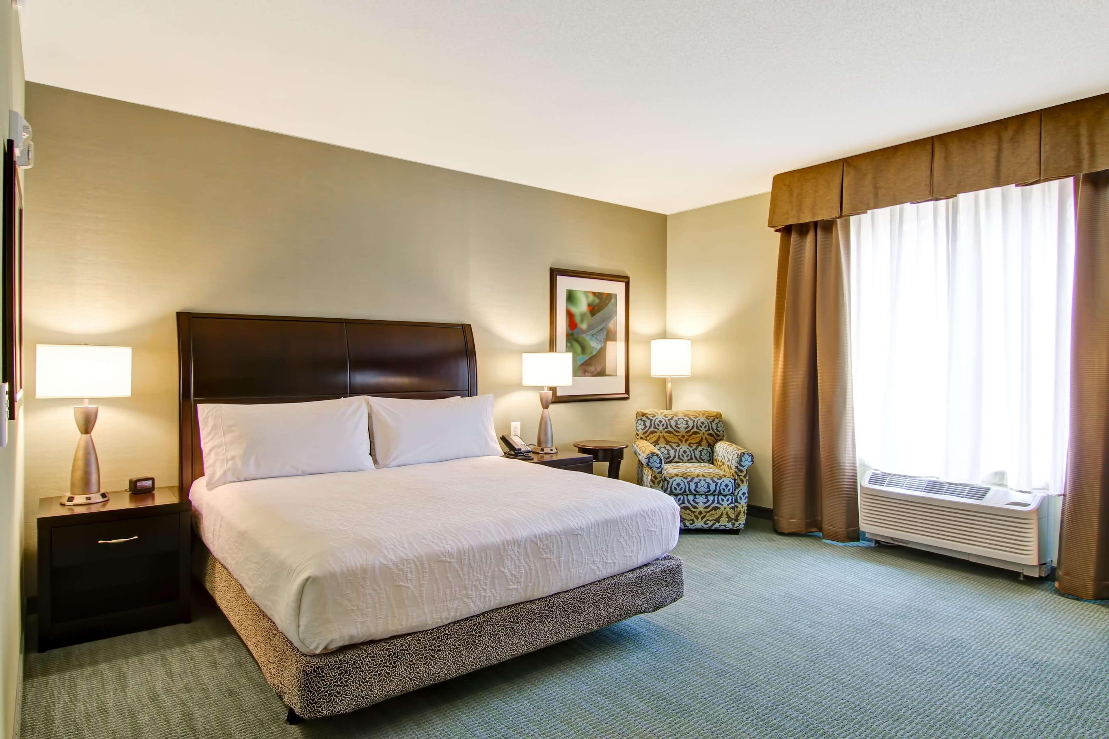 Hilton Garden Inn Вудбридж Экстерьер фото