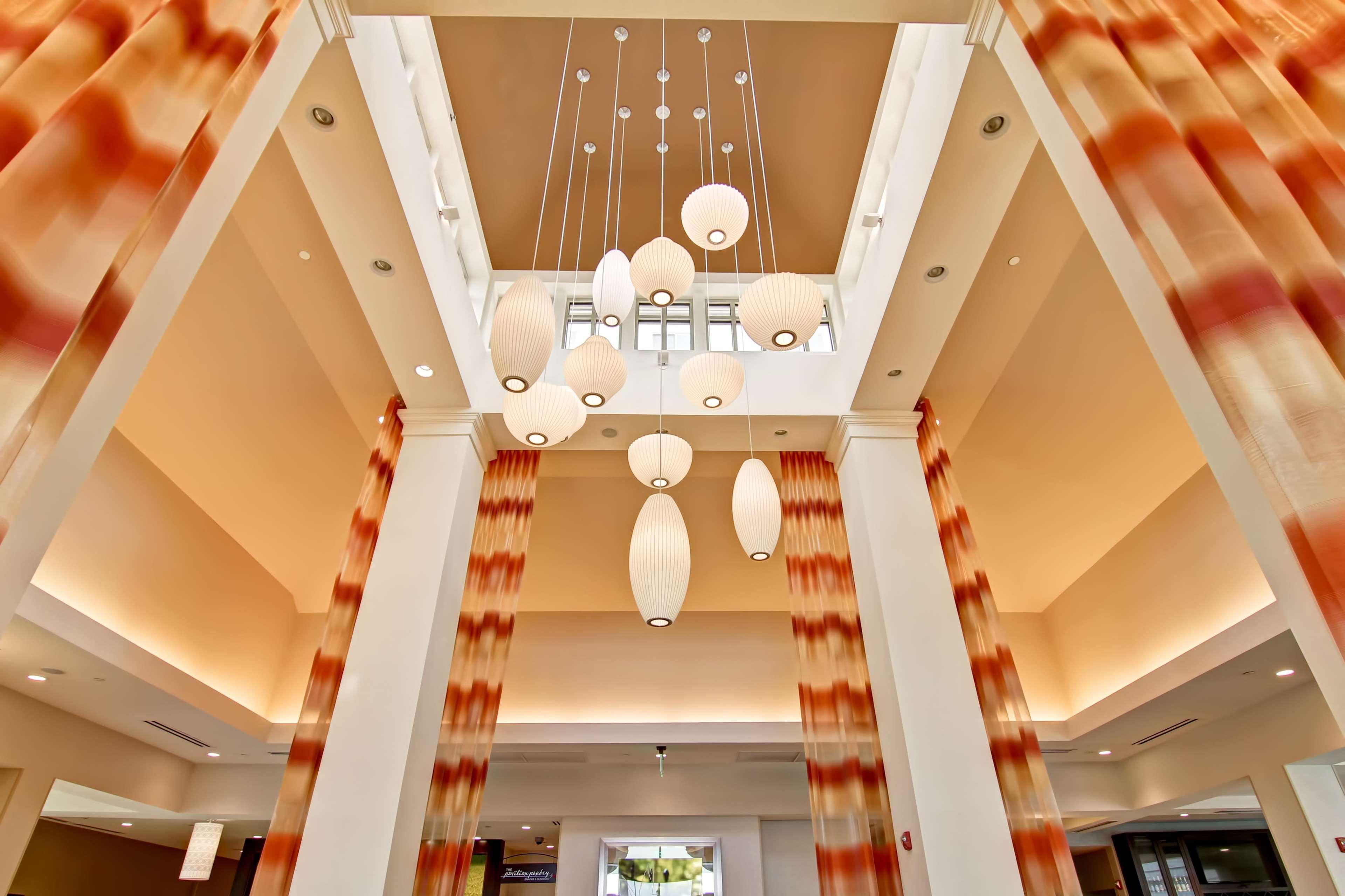 Hilton Garden Inn Вудбридж Экстерьер фото