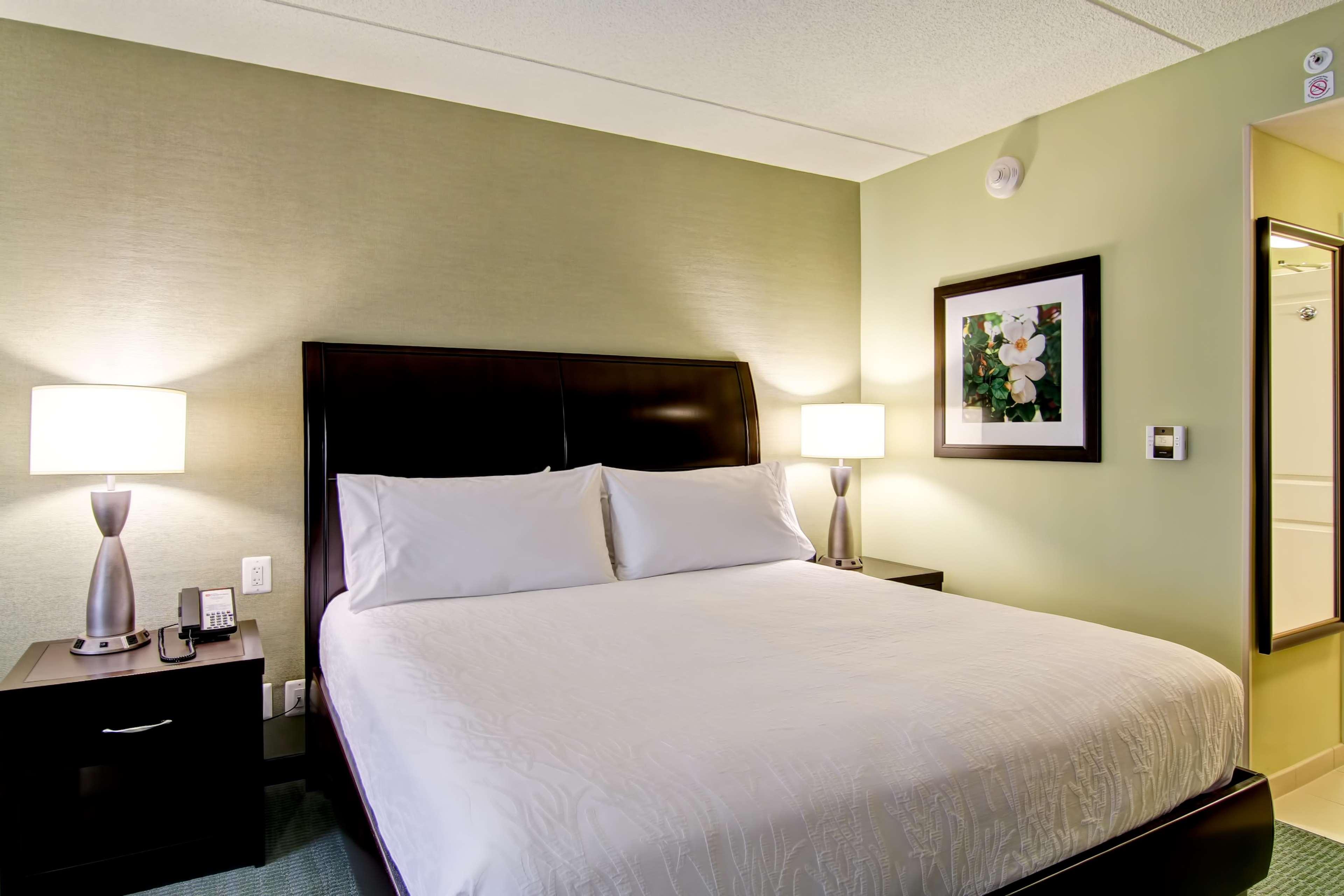 Hilton Garden Inn Вудбридж Экстерьер фото