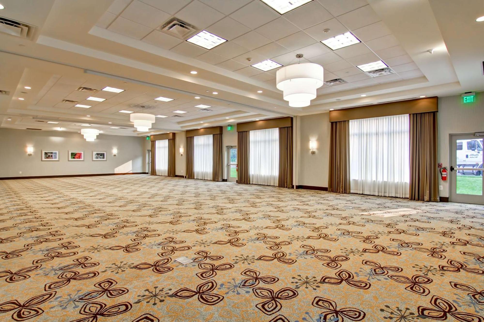 Hilton Garden Inn Вудбридж Экстерьер фото