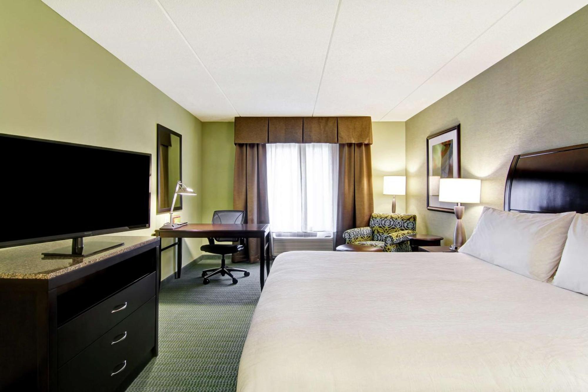 Hilton Garden Inn Вудбридж Экстерьер фото