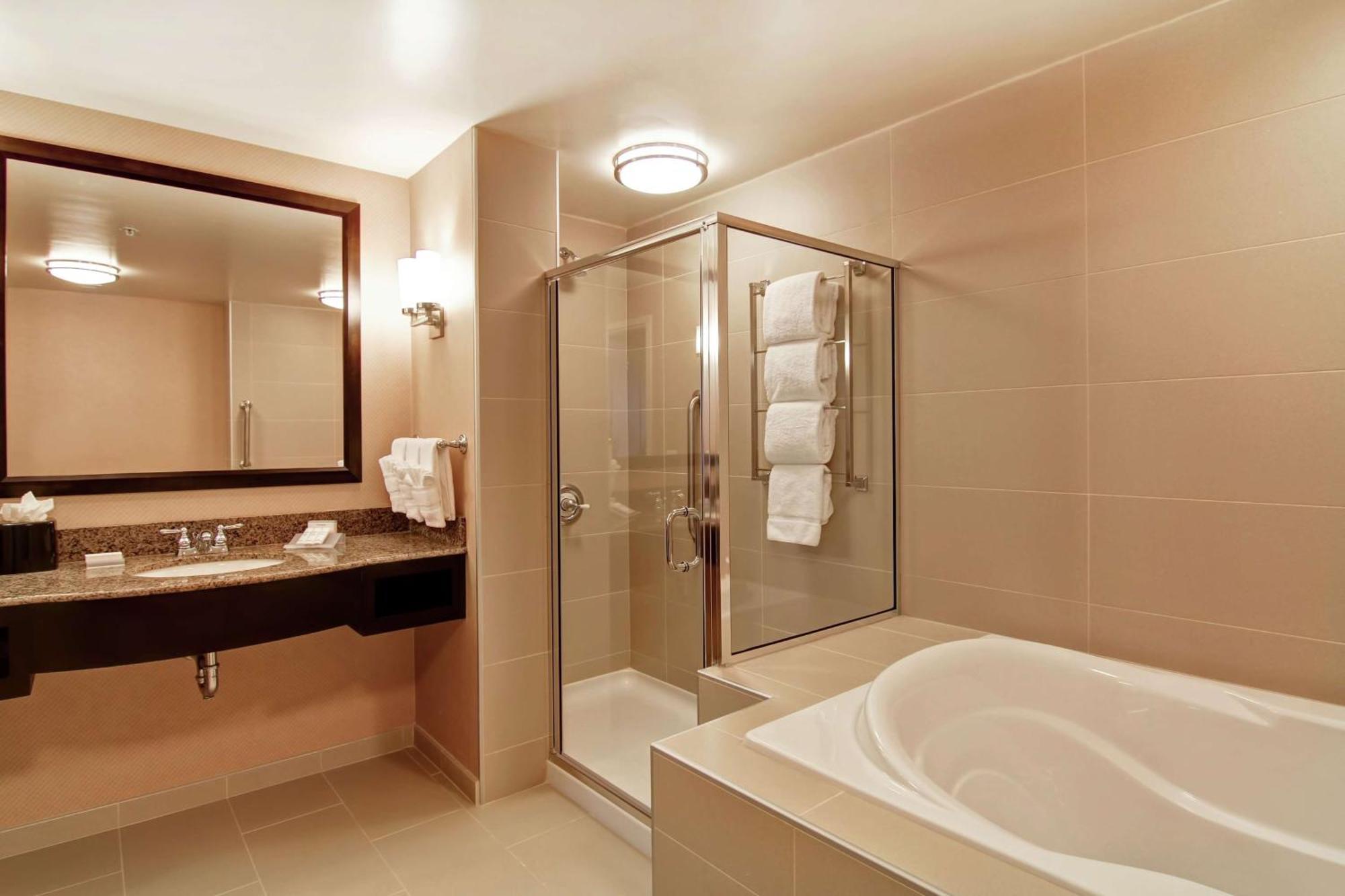 Hilton Garden Inn Вудбридж Экстерьер фото