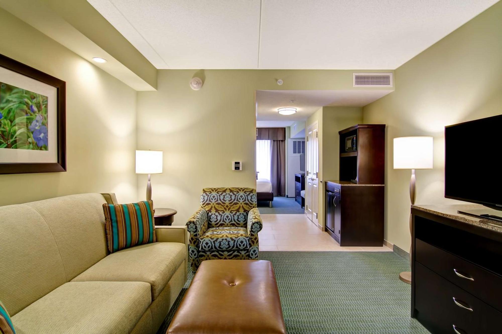 Hilton Garden Inn Вудбридж Экстерьер фото