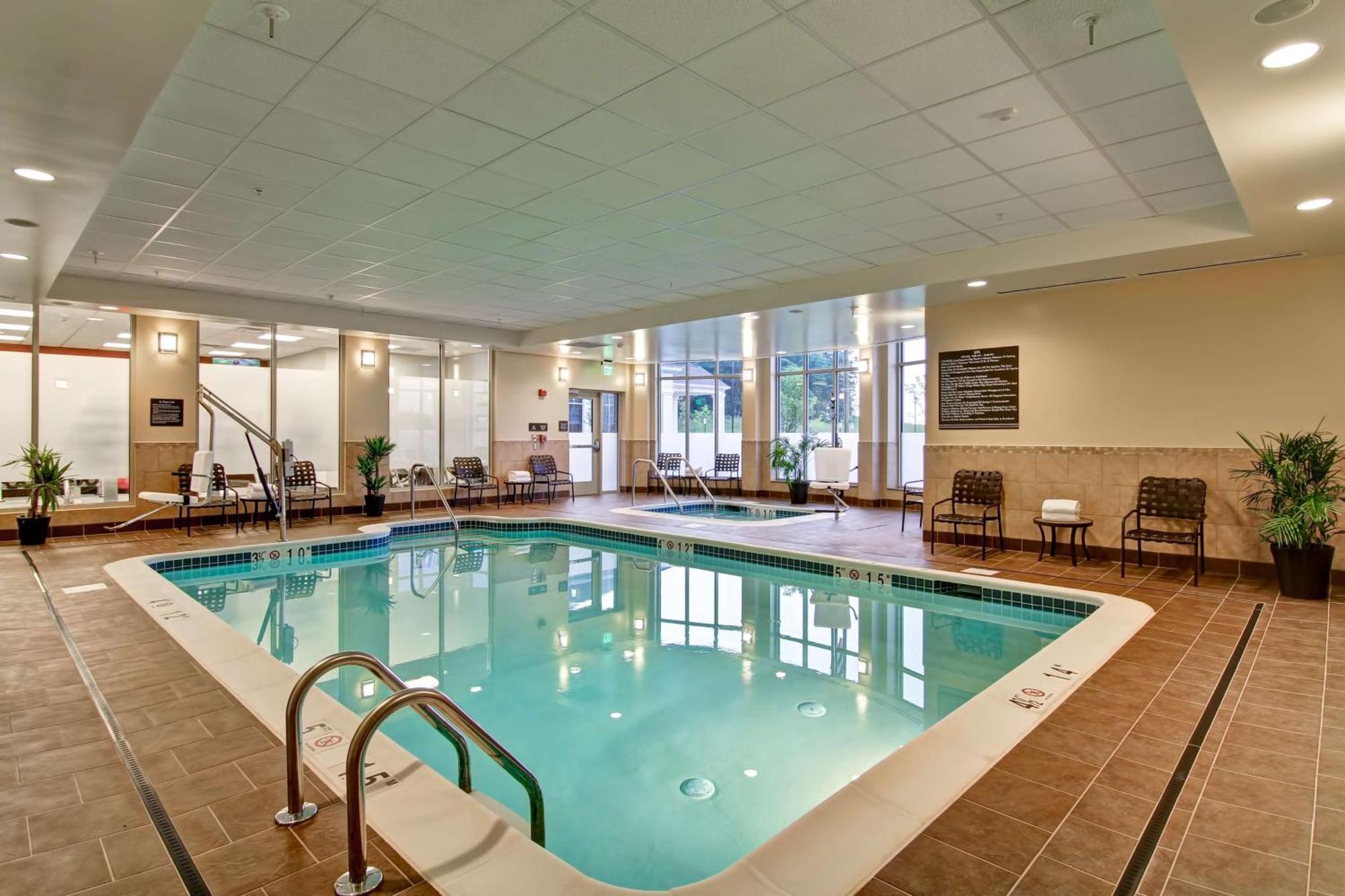Hilton Garden Inn Вудбридж Экстерьер фото