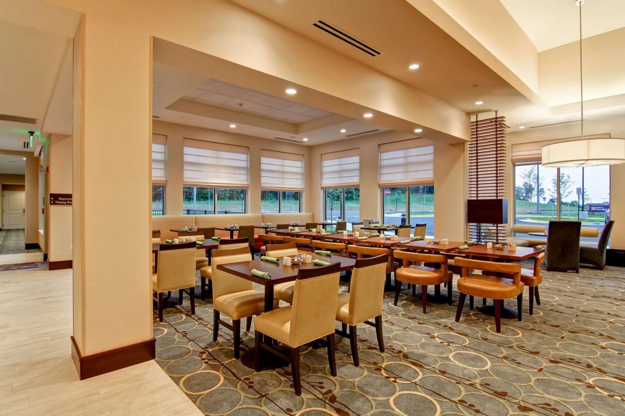 Hilton Garden Inn Вудбридж Экстерьер фото
