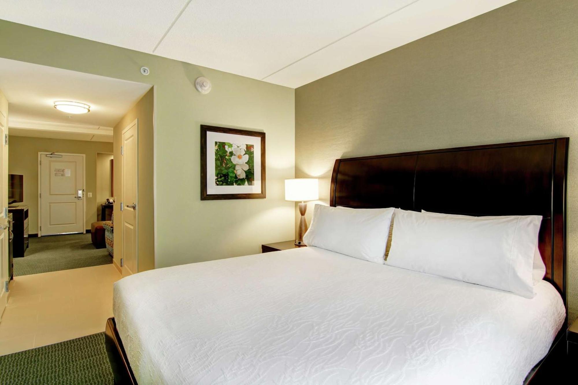 Hilton Garden Inn Вудбридж Экстерьер фото