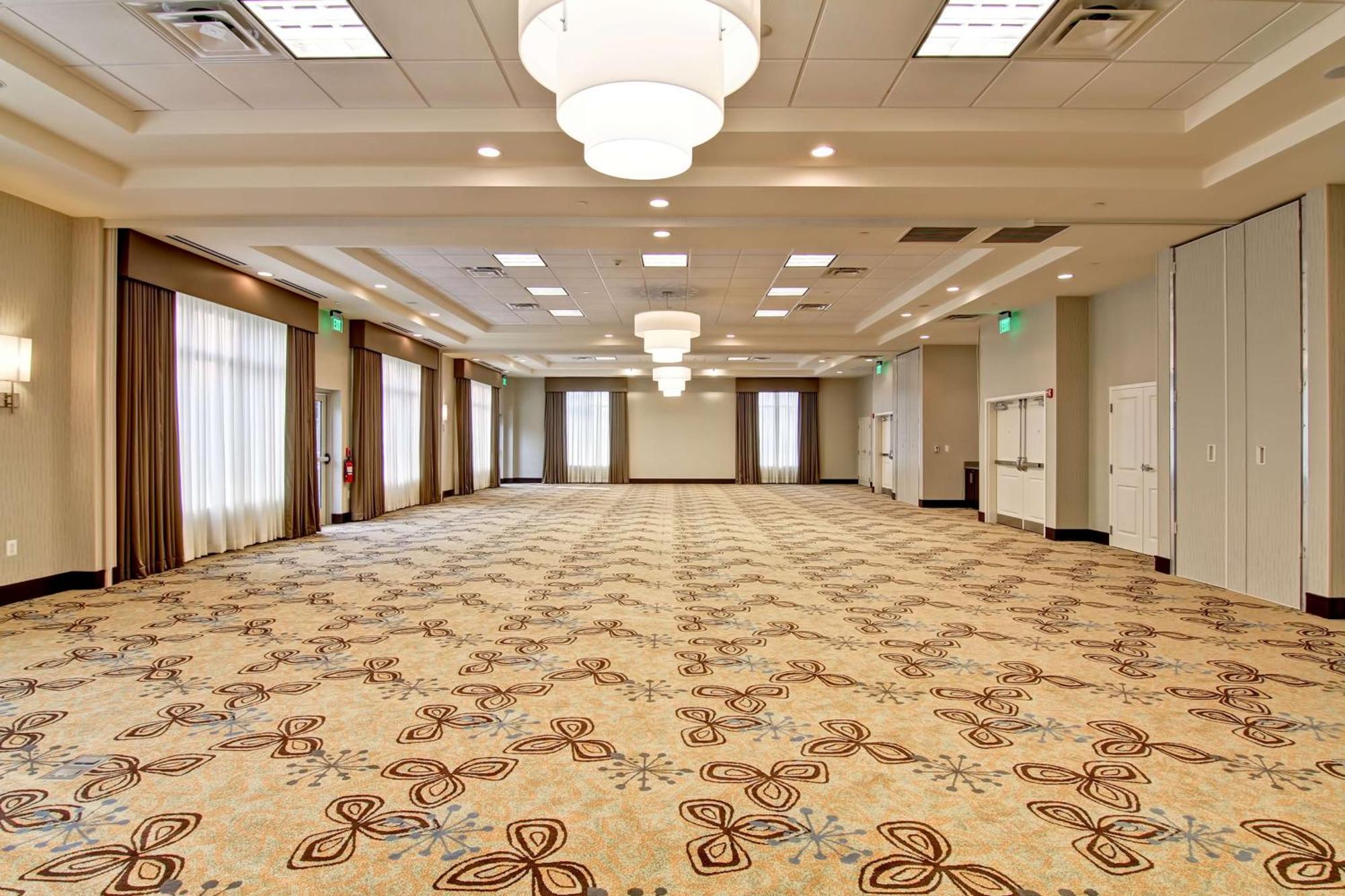 Hilton Garden Inn Вудбридж Экстерьер фото