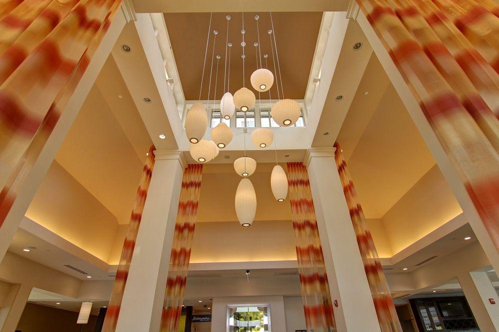 Hilton Garden Inn Вудбридж Экстерьер фото