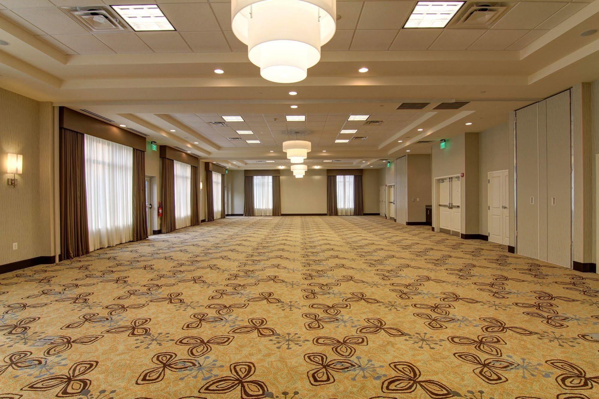 Hilton Garden Inn Вудбридж Экстерьер фото