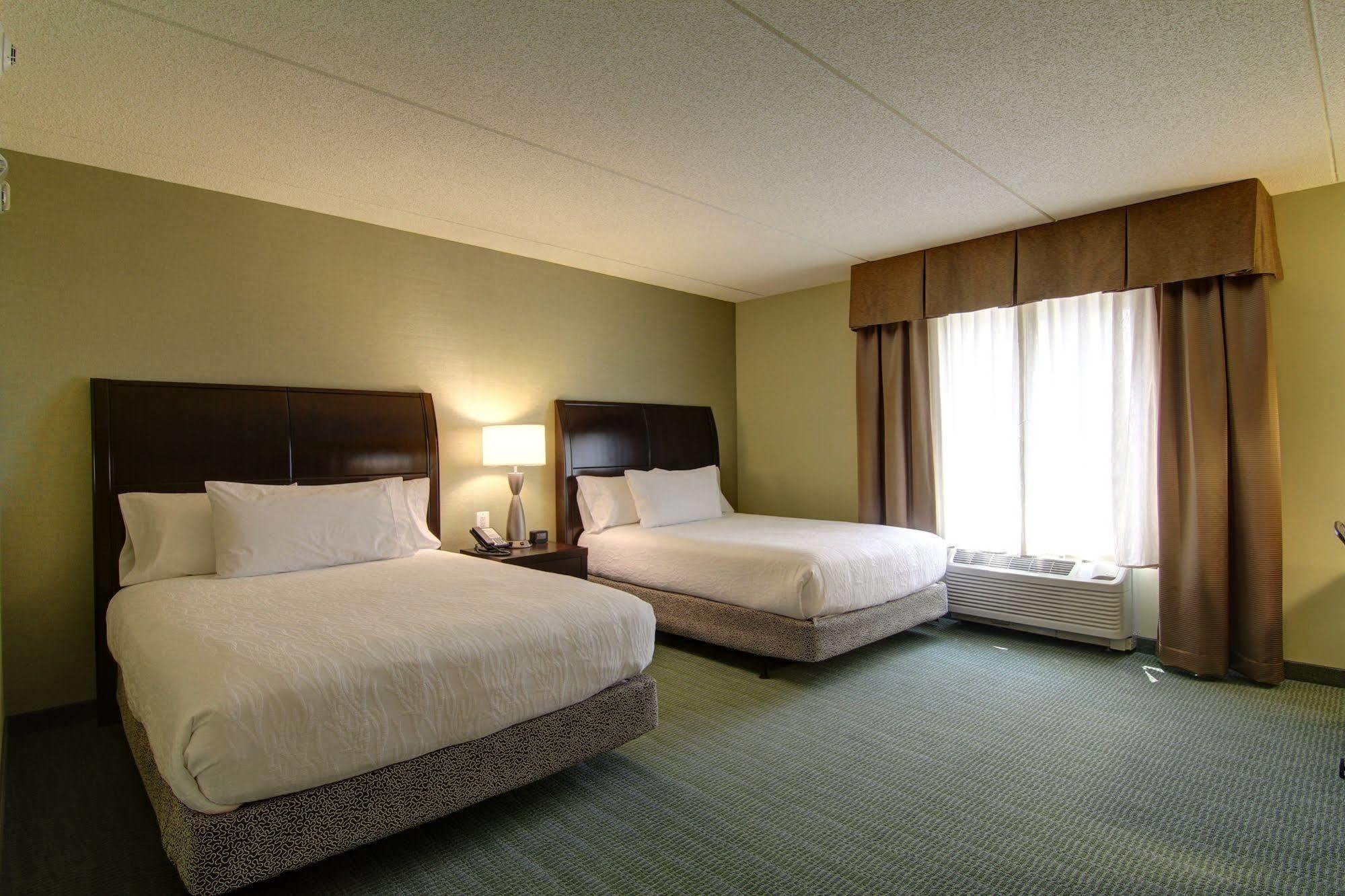 Hilton Garden Inn Вудбридж Экстерьер фото